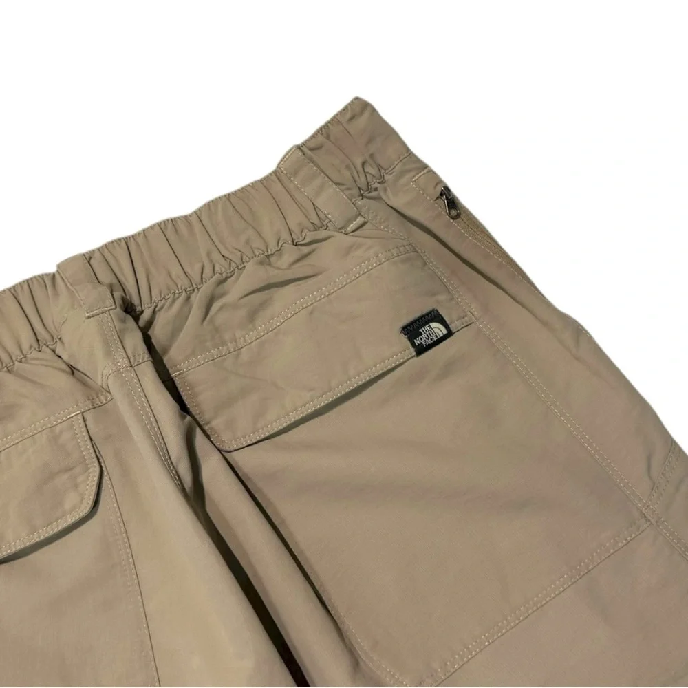 The North Face convertible cargo‎ hiking pants in a beige or tan color Men’s - M